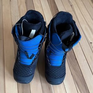Burton Concord Smalls Snowboard Boots Size 6Y